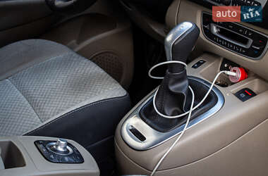 Минивэн Renault Scenic 2011 в 