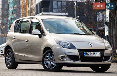 Минивэн Renault Scenic 2011 в 