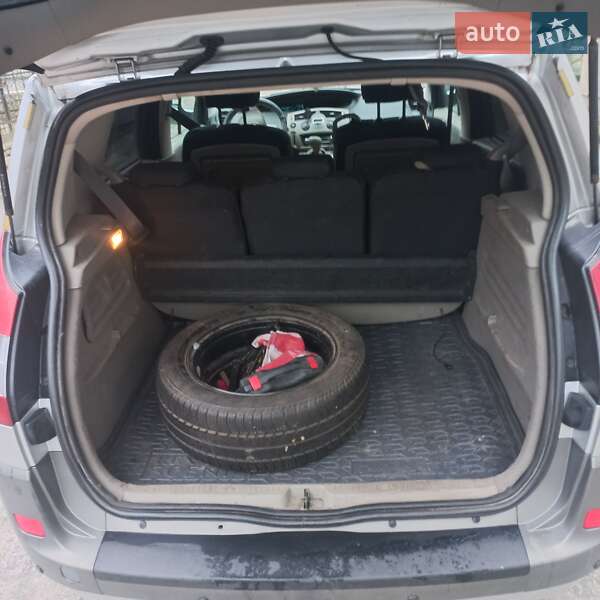 Минивэн Renault Scenic 2005 в Зборове
