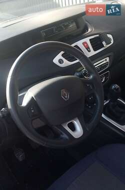 Минивэн Renault Scenic 2010 в 