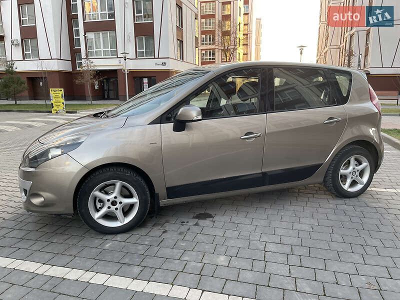 Мінівен Renault Scenic 2009 в Івано-Франківську