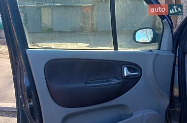 Мінівен Renault Scenic 2001 в 