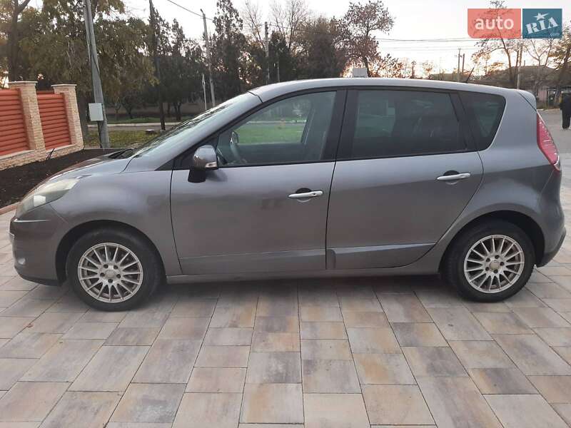 Минивэн Renault Scenic 2009 в 