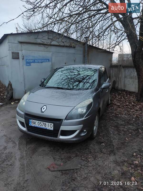 Минивэн Renault Scenic 2009 в 
