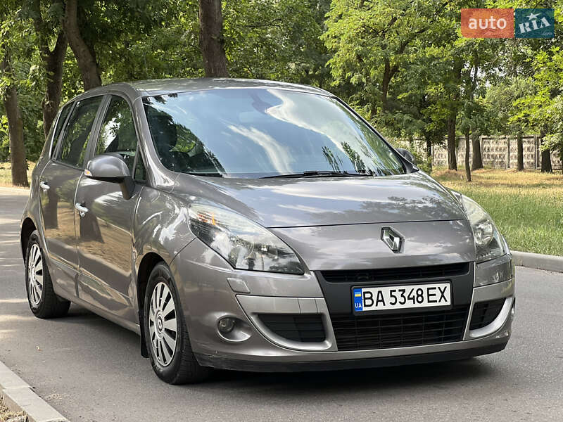 Мінівен Renault Scenic 2011 в Кропивницькому