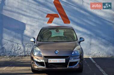 Минивэн Renault Scenic 2010 в 