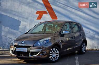 Минивэн Renault Scenic 2010 в 
