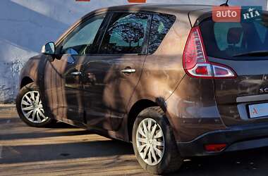 Минивэн Renault Scenic 2010 в 