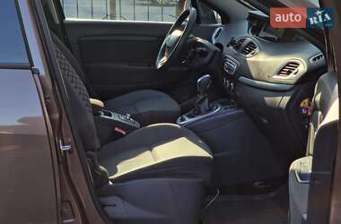 Минивэн Renault Scenic 2010 в 