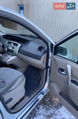 Минивэн Renault Scenic 2004 в 