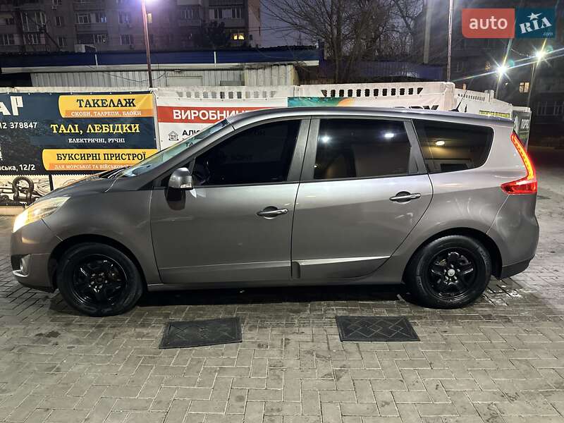 Минивэн Renault Scenic 2011 в Еланце