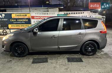 Минивэн Renault Scenic 2011 в 