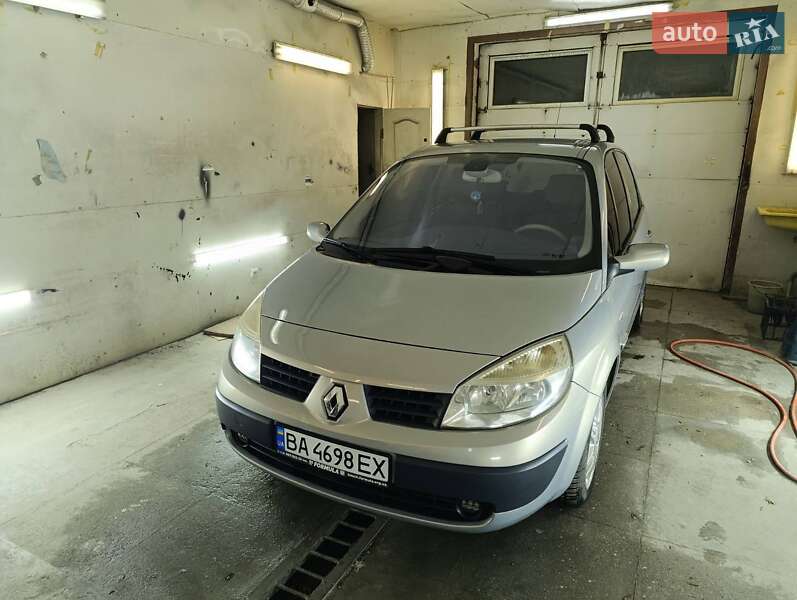 Минивэн Renault Scenic 2003 в Знаменке