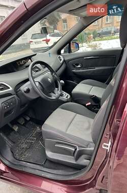 Минивэн Renault Scenic 2013 в 
