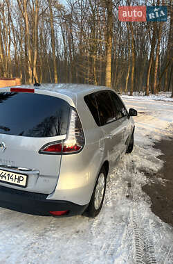 Минивэн Renault Scenic 2012 в 