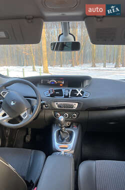 Минивэн Renault Scenic 2012 в 