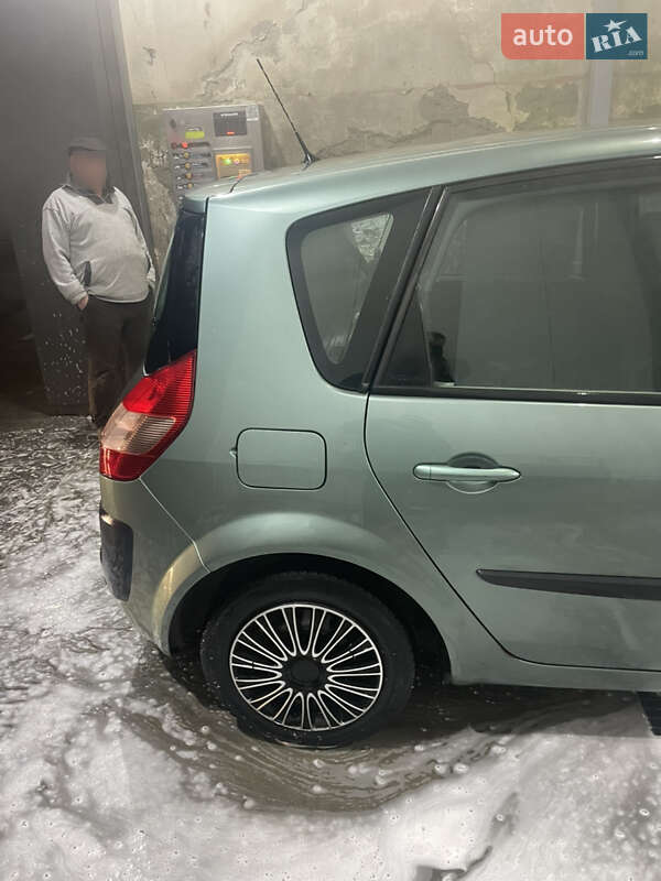 Минивэн Renault Scenic 2006 в Вижнице