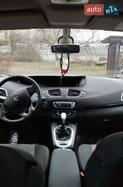 Минивэн Renault Scenic 2013 в 
