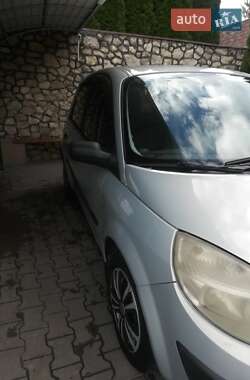 Мінівен Renault Scenic 2004 в 