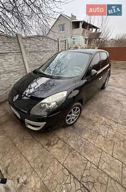 Минивэн Renault Scenic 2010 в 