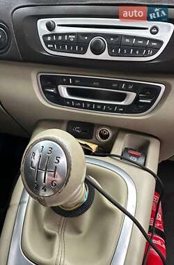 Минивэн Renault Scenic 2010 в 