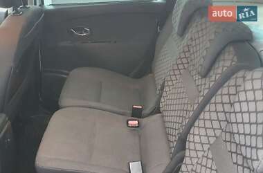 Минивэн Renault Scenic 2011 в 