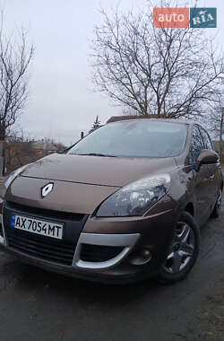 Минивэн Renault Scenic 2010 в 
