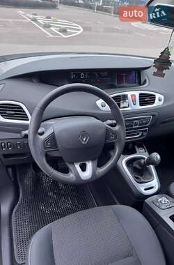 Минивэн Renault Scenic 2010 в 