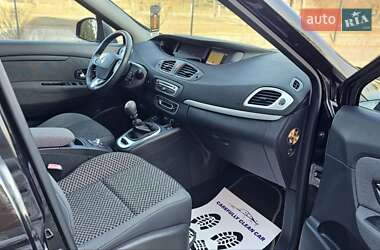 Минивэн Renault Scenic 2011 в 