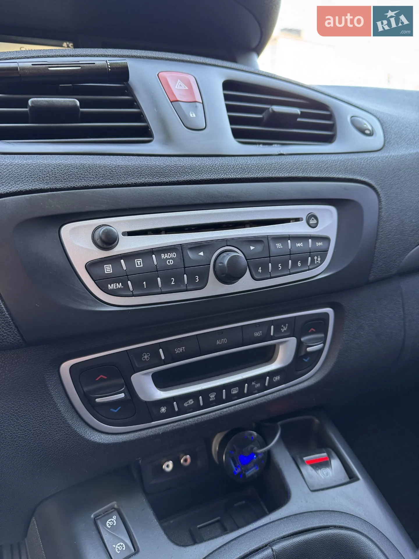 2010 Renault Scenic - мініатюра 18