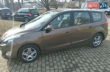 Минивэн Renault Scenic 2011 в 