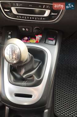 Минивэн Renault Scenic 2011 в 