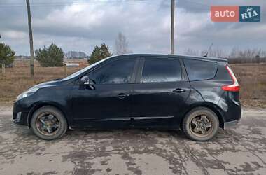 Минивэн Renault Scenic 2011 в 