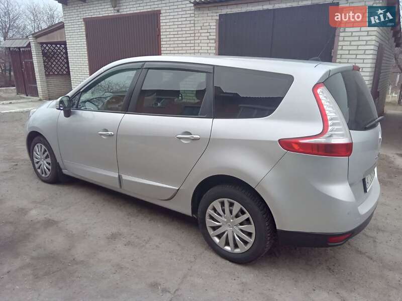 Минивэн Renault Scenic 2014 в Ракитном