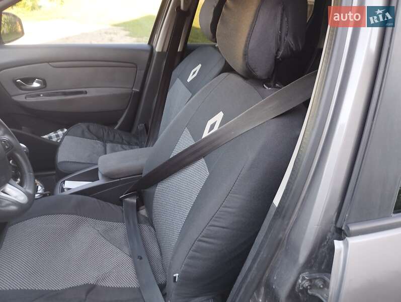 Минивэн Renault Scenic 2011 в 