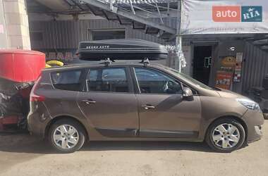 Минивэн Renault Scenic 2012 в 