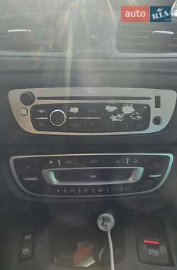 Минивэн Renault Scenic 2012 в 