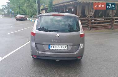 Минивэн Renault Scenic 2010 в 
