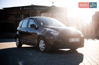 Минивэн Renault Scenic 2010 в 