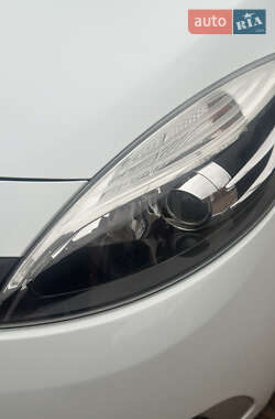 Минивэн Renault Scenic 2015 в 