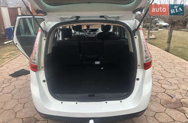 Минивэн Renault Scenic 2015 в 