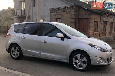 Минивэн Renault Scenic 2010 в 