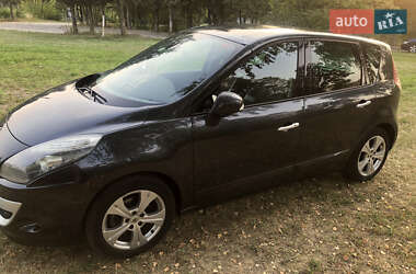 Минивэн Renault Scenic 2011 в 