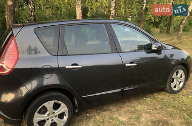Минивэн Renault Scenic 2011 в 