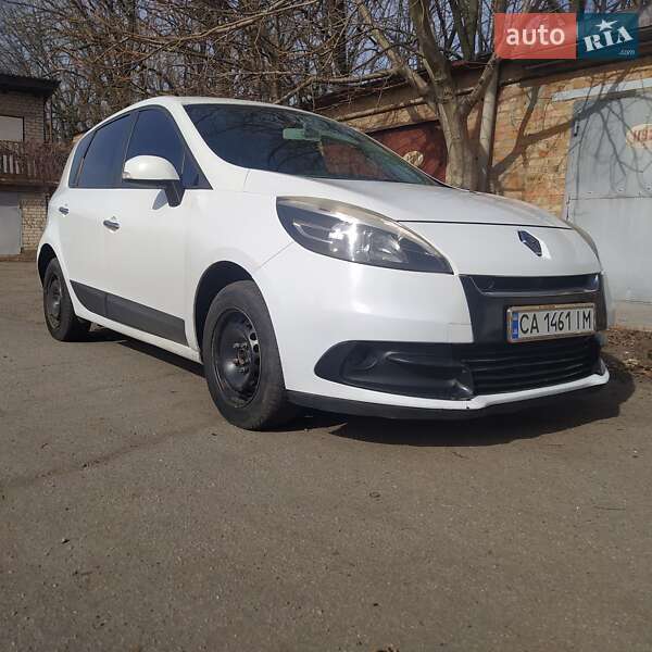 Минивэн Renault Scenic 2013 в 