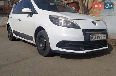 Минивэн Renault Scenic 2013 в 