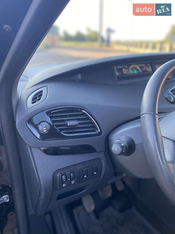 Мінівен Renault Scenic 2012 в Хоролі