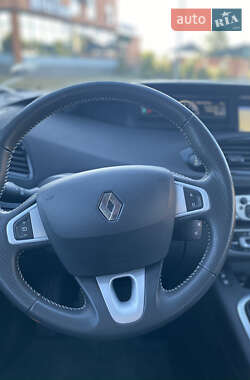 Минивэн Renault Scenic 2012 в 