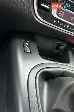 Минивэн Renault Scenic 2013 в 