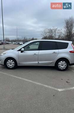 Минивэн Renault Scenic 2010 в 